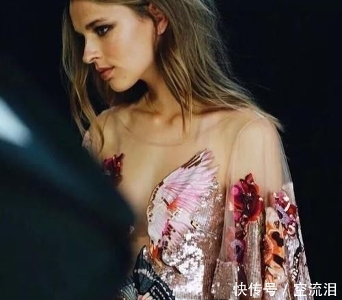  『扑来』窝在家即使穿着睡衣，隔着屏幕也能感受到时尚扑来的气息！