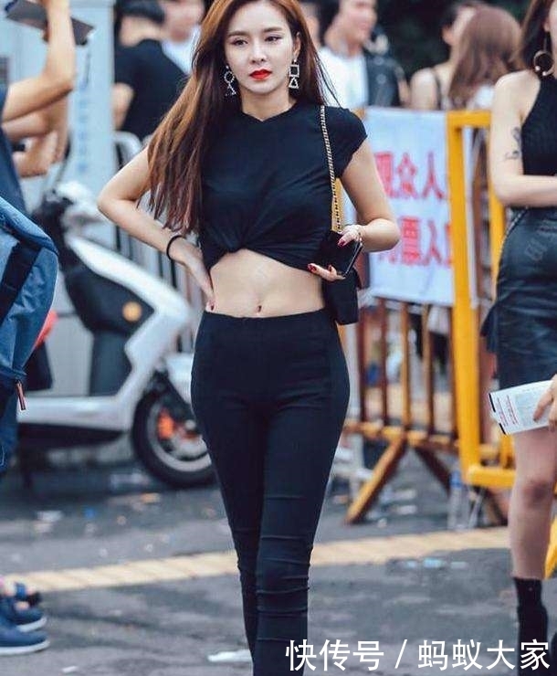 气质■打底裤的设计,展现优雅迷人的身姿,让女人的气质充满美俏的魅力