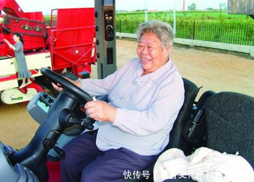 印在老款1元纸币上的女孩，41年后才知道，纸币上的人是她自己