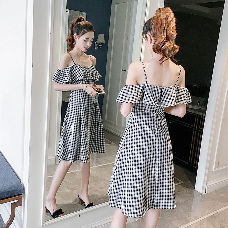 姐姐的连衣裙穿的好漂亮,你看看下图,比夜店的还性感洋气