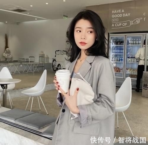  『初春』最近火了一种初春搭配，减龄又有气质，120斤都能穿出女神范儿