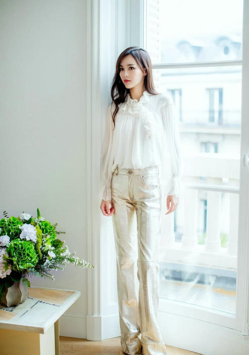 唐嫣仅换了一款眉,年轻了不止十岁,选对眉形很关键!