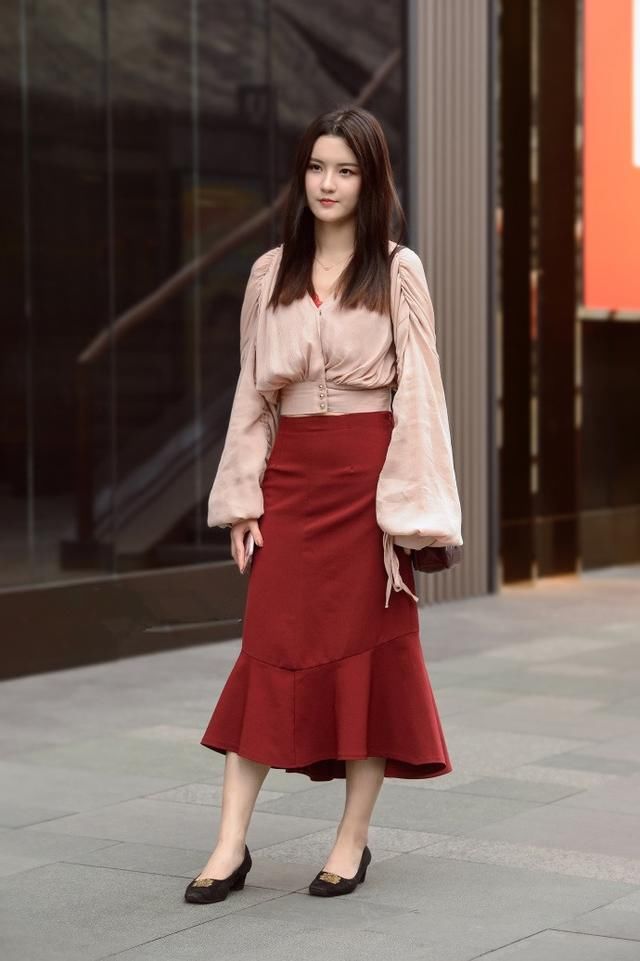 路人街拍，走在时尚前沿的时髦穿搭参考，让你慢慢养成时尚美