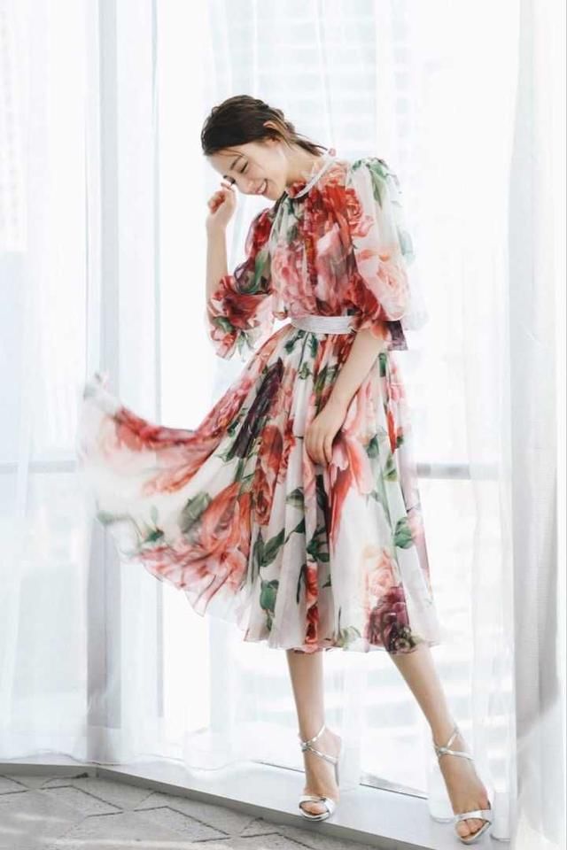 快丢掉短裤!这个夏天跟着热巴穿花裙立马变身性感撩人的小女人!