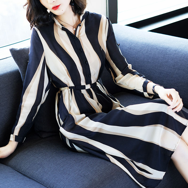 42岁老婆从来不穿套装，入秋后连衣裙一套接着一套买，美爆了