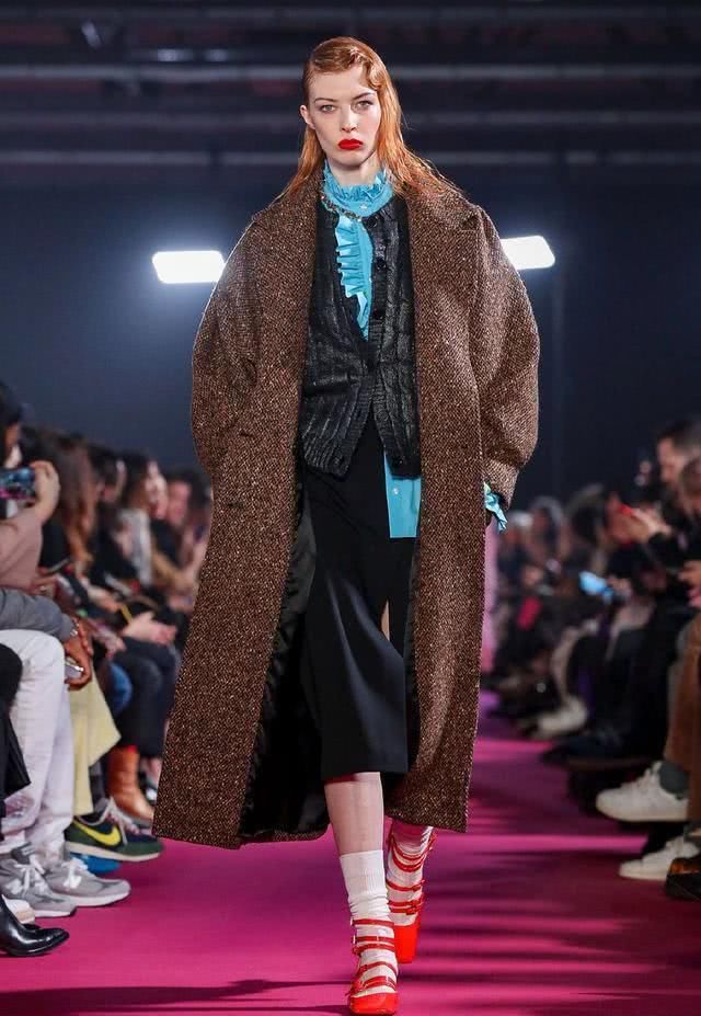  【還是】白色运动鞋最后還是被它替代了，时尚潮流舒服又显高，150女生都动了心