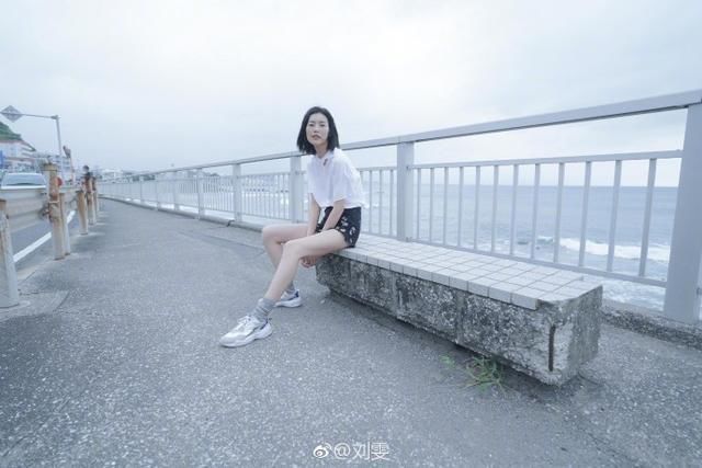 看了刘雯的旅行照，再看迪丽热巴，网友:这就是少女和仙女的差距