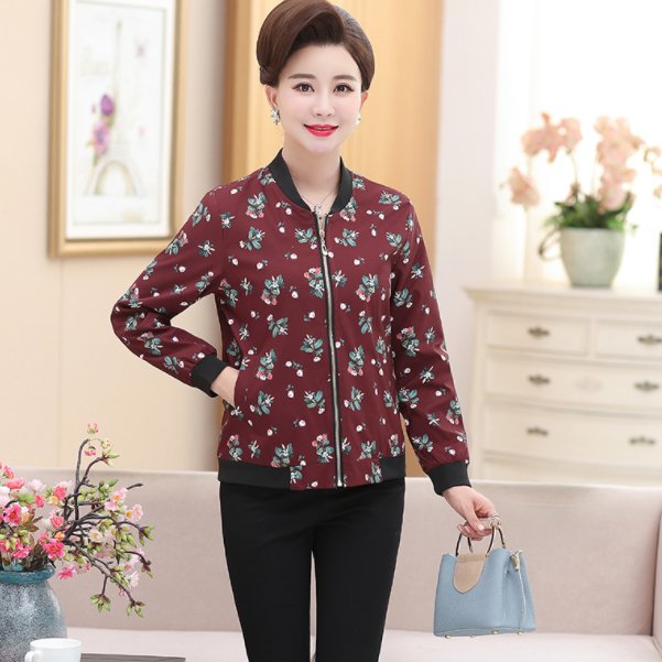 40岁的女人，这些外套随便挑件穿，瞬间年轻不止10岁