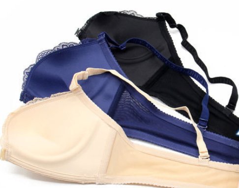 V字型上扬的文胸,对女人身型有提拉效果,挺拔对抗地心引力