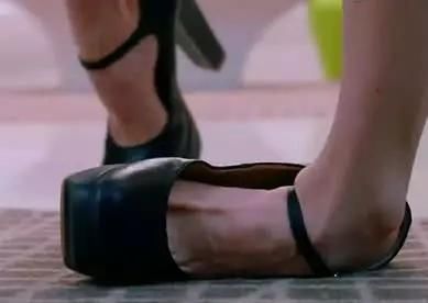 她们俩的高跟鞋你一双都穿不了，外国有LadyGaga中国有王子文