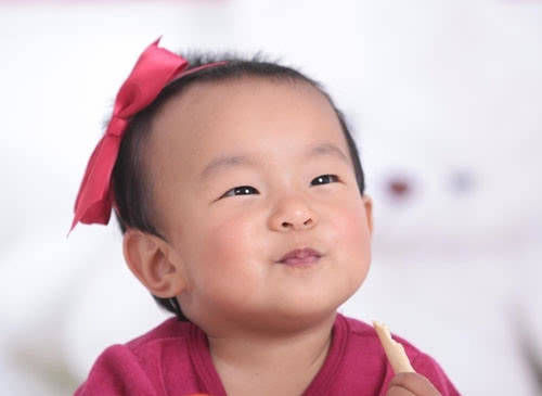  [搞定]儿科医生：孩子脸上有白斑，先别急着“打虫”，补点维生素就搞定