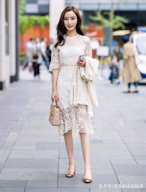 街拍：图2时尚美女，裤叉开得很深，图5美女真时髦，凉鞋配丝袜