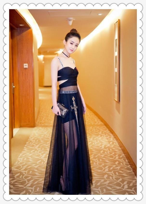 赵丽颖穿束腰裤大破怀孕传闻，可一个半蹲姿势却暴露了更多秘密