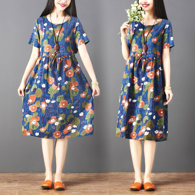 奔五的女人真会穿连衣裙搭高跟鞋，洋气又女人味十足