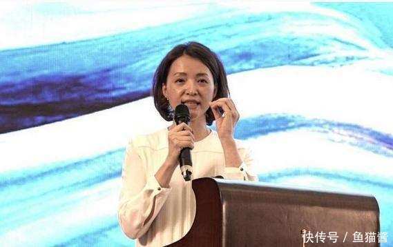 董卿“外裤内穿”还可以理解, 莫文蔚“内裤外穿”是什么鬼哟?