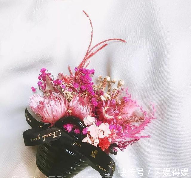 点击@精致胸花指南,创意搭配出色吸睛都在这里了,点击领取