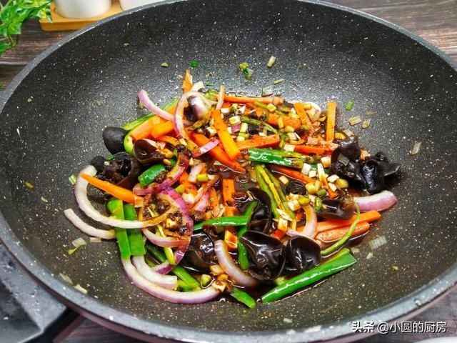 咸香■鸡蛋不要直接下锅煎,多加一步,又软又嫩,咸香入味,口感更蓬松