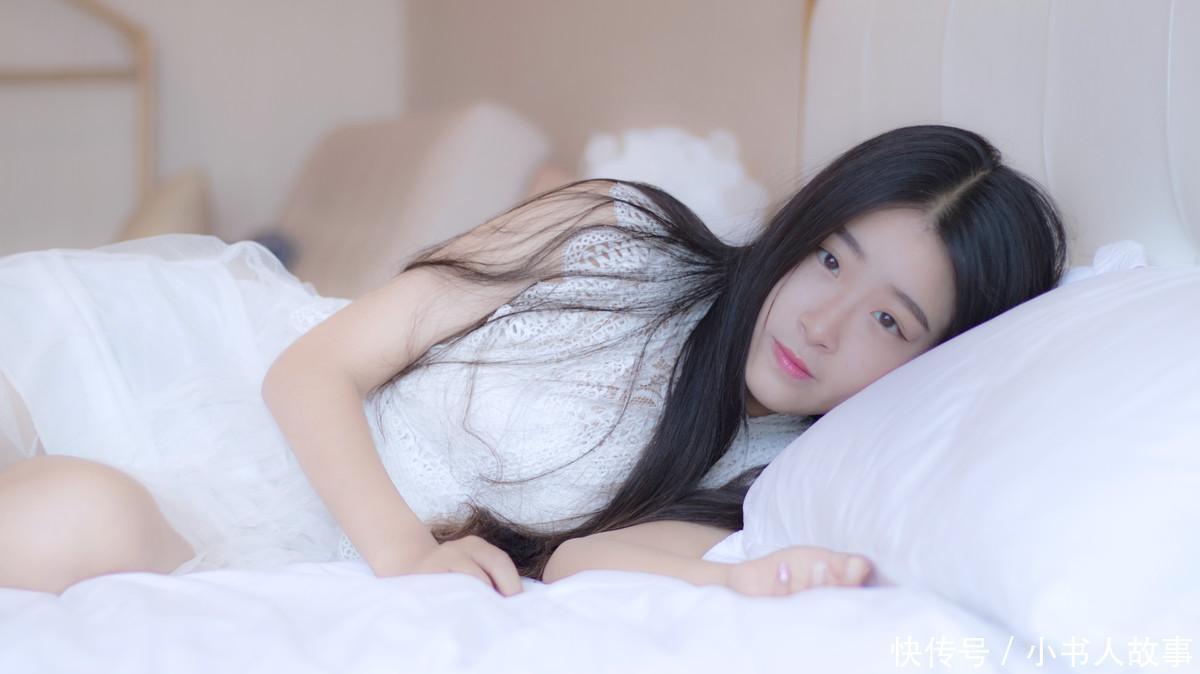  【透光】透光卷边吊带裙，长发及腰的她，明晃晃的大长腿