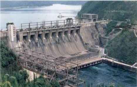  坝体■水电站为啥大都是重力坝？