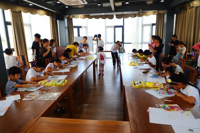 江宁云水涧文化展示中心举办“箱亲箱爱”集装箱亲子活动