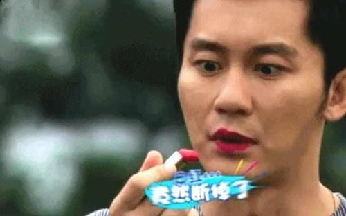 当男明星涂口红,张艺兴娴熟,李晨用力过猛,王源却说自己最美!