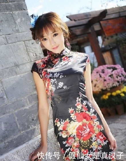 #演绎#旗袍才是真正时尚的衣服,看看美女的旗袍演绎,处处亮点!