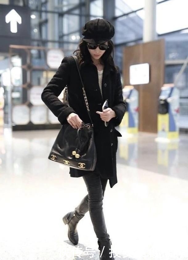  『蓝色』张钧甯168cm身材好惊艳！蓝色衬衫配开叉阔腿裤，110cm长腿好抢镜