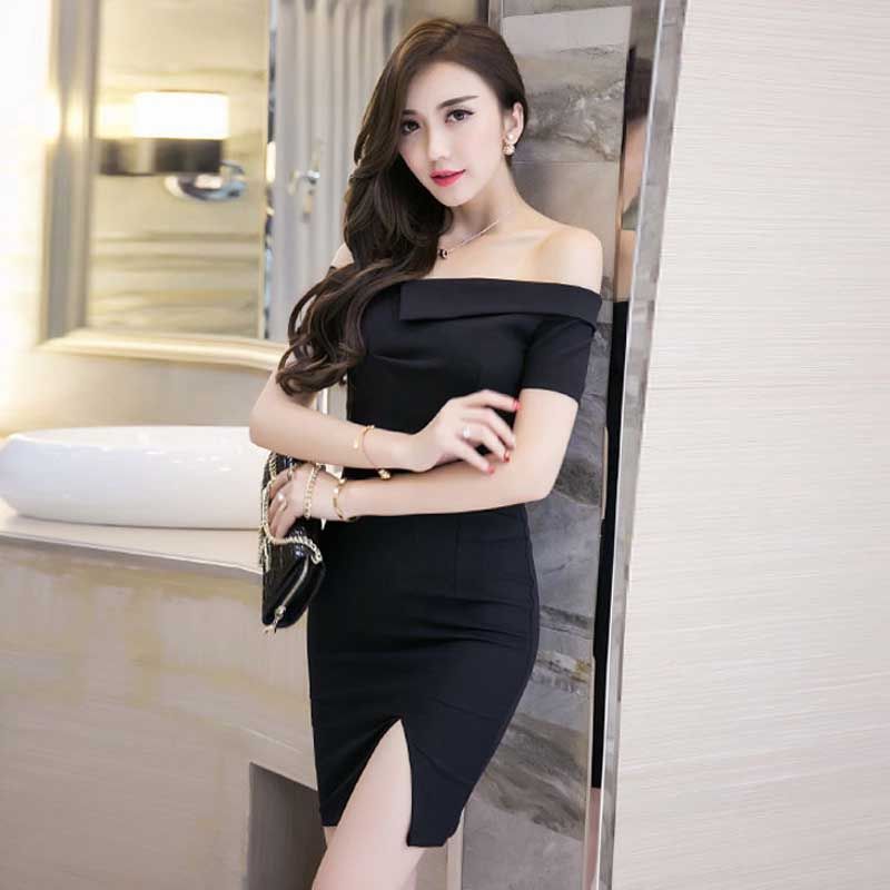 现在女人真大胆，穿短裙都不怕走光，不过真心美呆了