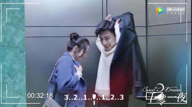 热巴邓伦"电梯吻"花絮曝光 两人对视羞笑网友大呼甜蜜
