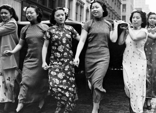 高跟鞋让女性穿得那么痛苦,它是如何流行起来的?