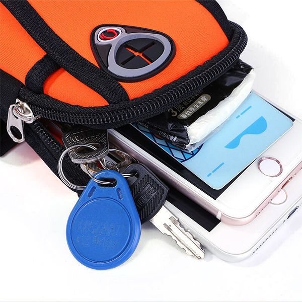 随身携带手机、银行卡、没处放?多功能‘稀罕’腰包，贼能装