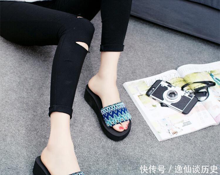  #着装#随走随穿的高跟凉拖，可端庄可休闲，承包你整季的着装搭配