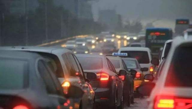  摩托车■禁摩几十年，中国马路不堵了吗？看看现在的交通，专家