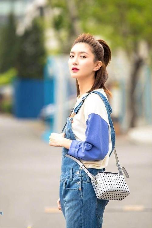 厉害了！挑战热巴Angelbaby穿亮片裙，江疏影竟然穿出廉价感？