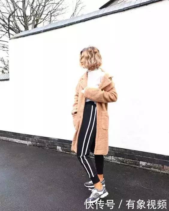 开学了，今年流行的校服裤又更新了！谁穿谁好看！