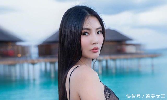 徐冬冬胆子真大，穿着蕾丝吊带睡衣走红毯，大嫂就是霸气！