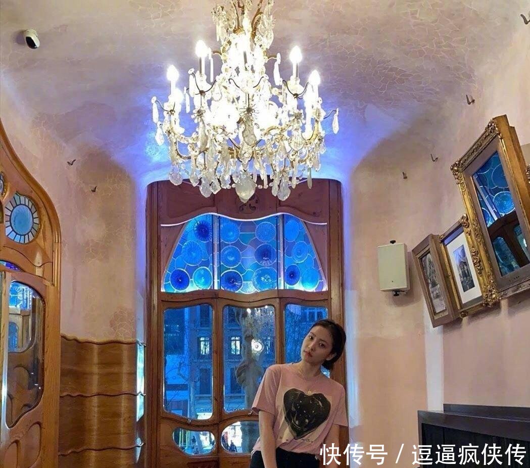  [满满]韩国女团成员旅行穿搭，甜美女孩Yeri的穿搭技巧，不仅显高还显瘦