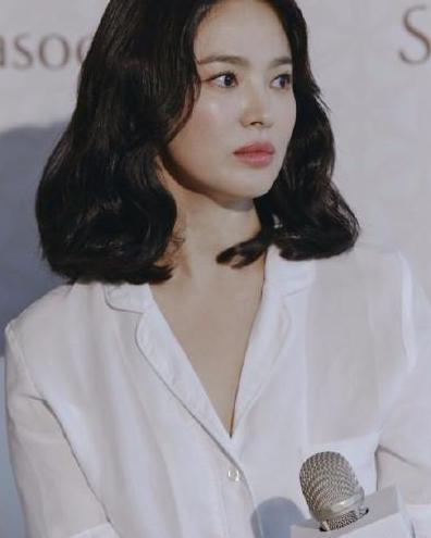 宋慧乔又换发型? 斩男短发瘦脸满分, 40岁左右女人剪嫩十岁!