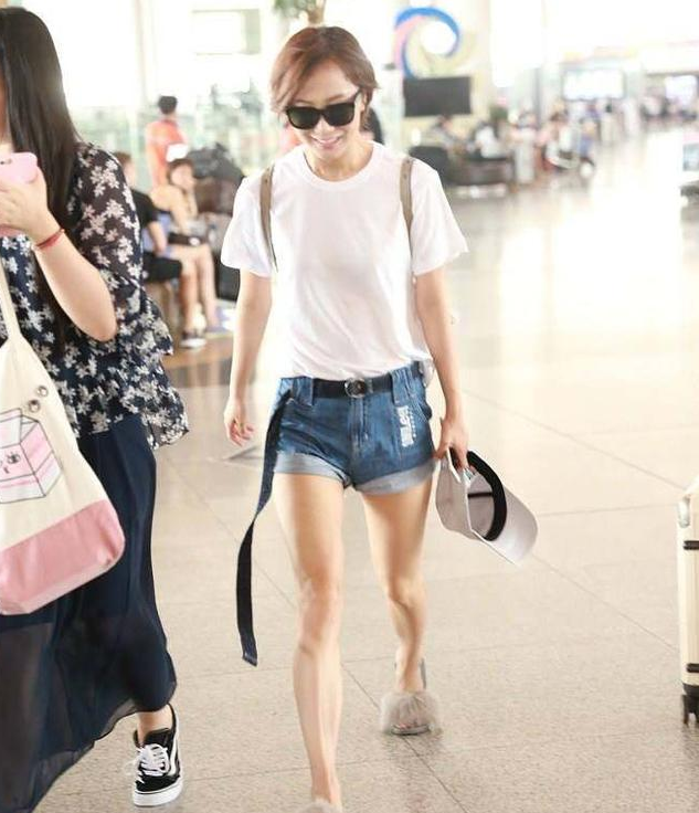 169王珞丹和166吴宣仪同穿短裤，网友：大象腿与筷子腿差距