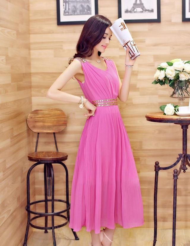 连衣裙搭配高跟鞋，包藏不住性感