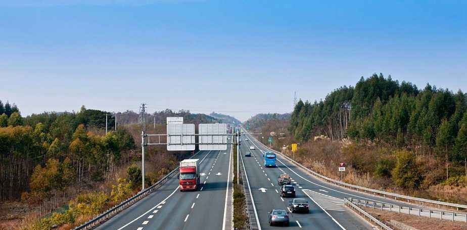  高速：高速应急车道换胎被扣六分？记住以下3点，就没有人会罚你