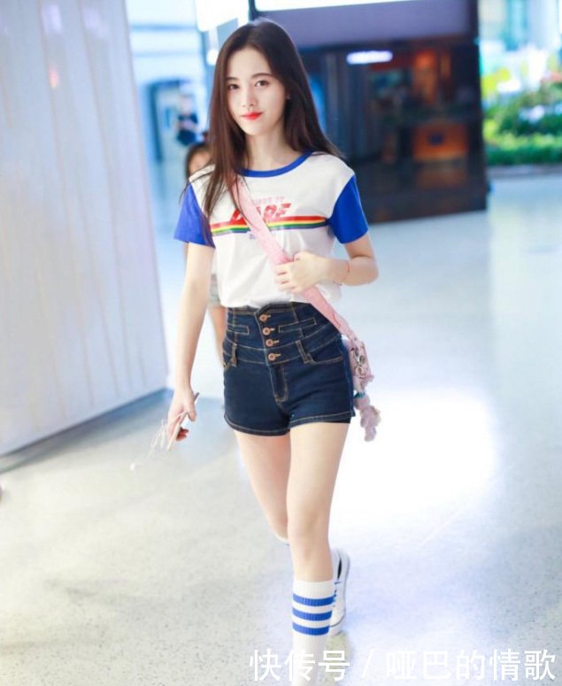 防走光只服鞠婧祎!安全裤比外面的超短裤还长,网友:败笔!