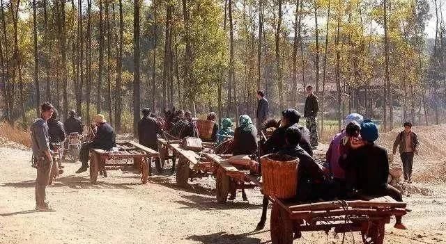  春节■在农村，30年前春节的旧照片制作