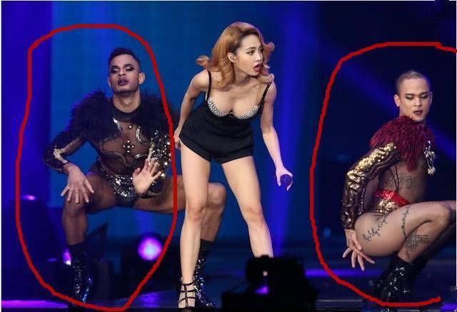 蔡依林还有什么不敢穿的？网友表示：节操碎了一地！