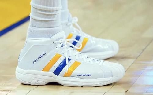  『Adidas』Adidas Pro Model 2G，一款抓地力非常出色的实战球鞋