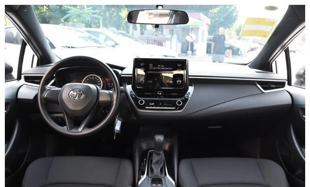  【汽车品牌】跟大家曰产对比，丰田汽车的这个平级车改善较大 ，操纵也有所提高