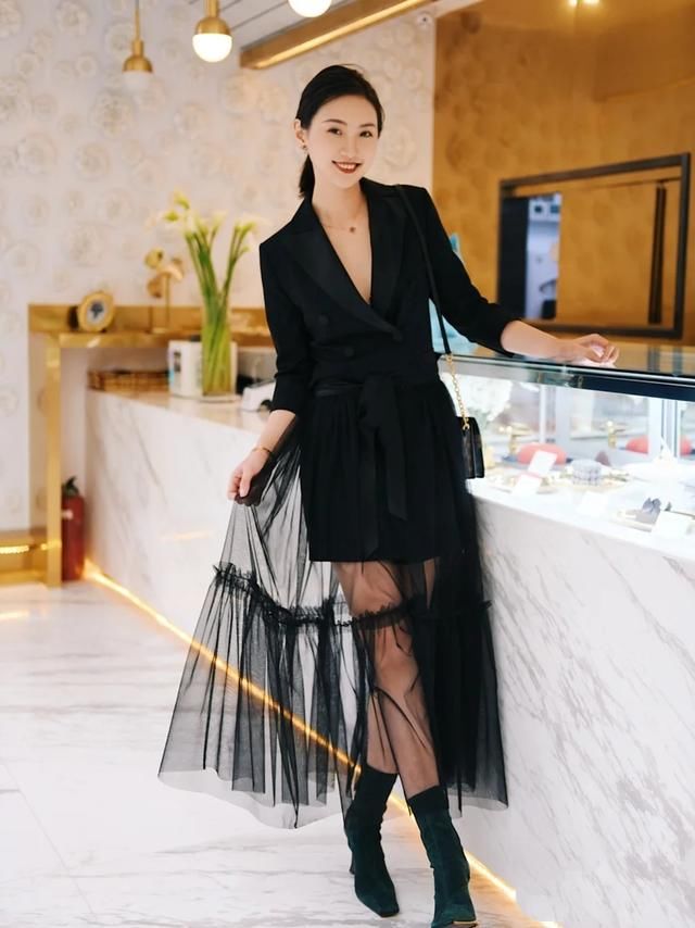  【没成】西装裙既美且飒，简约又隐含小心机，趁着还没成爆款穿起来吧！