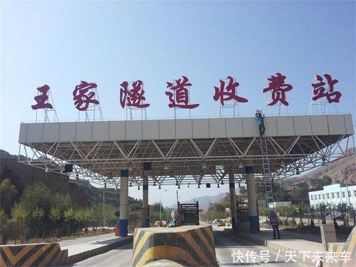  沥青路面：整条高速都是沥青路，为什么一到收费站就是水泥路面