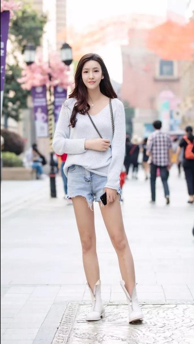 街头尤物个个珠圆玉润，紧身穿搭勾勒出迷人曲线，图8惊艳路人