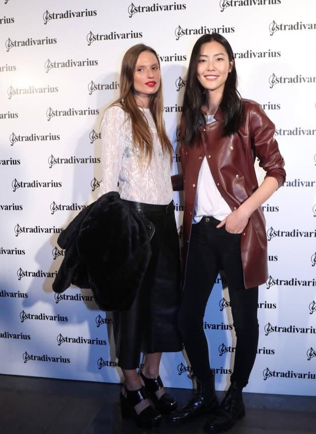  没错@春季换件风衣吧，今年流行复古皮风衣，跟刘雯学肯定没错